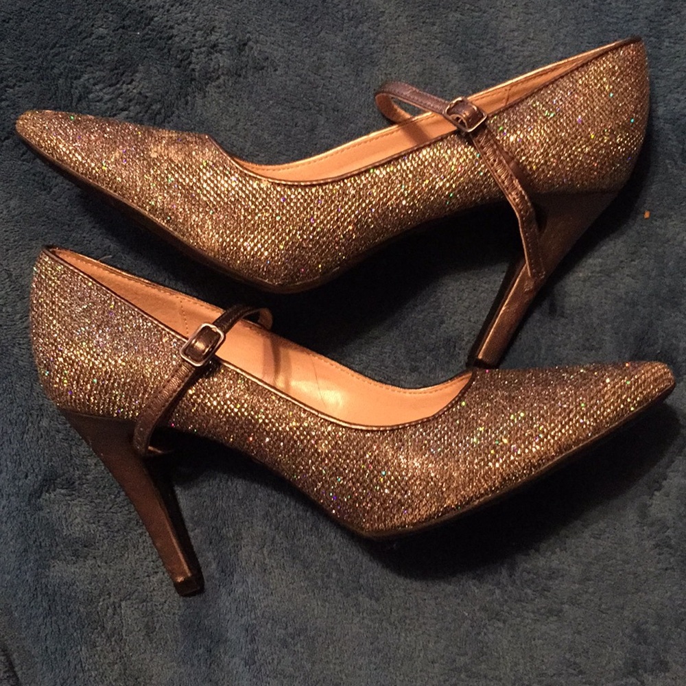 Heels - Picture 4 of 4